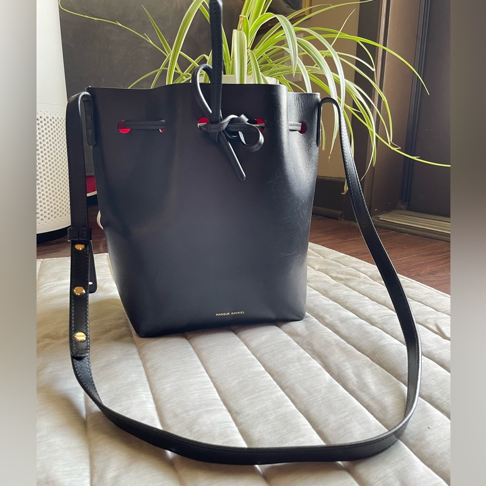 Mansur gavriel mini bucket bag black/flamma